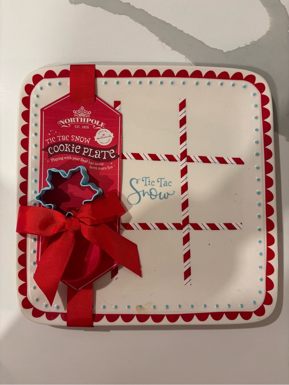 Hallmark Red & White “Tic Tac Snow” Cookie Plate W/ Cookie Cutters
